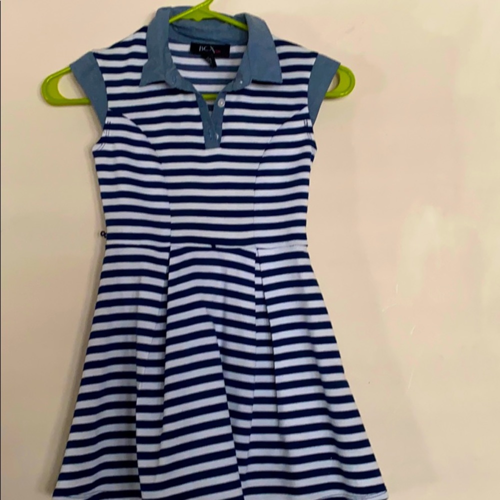 Cute cap sleeve collared dress.